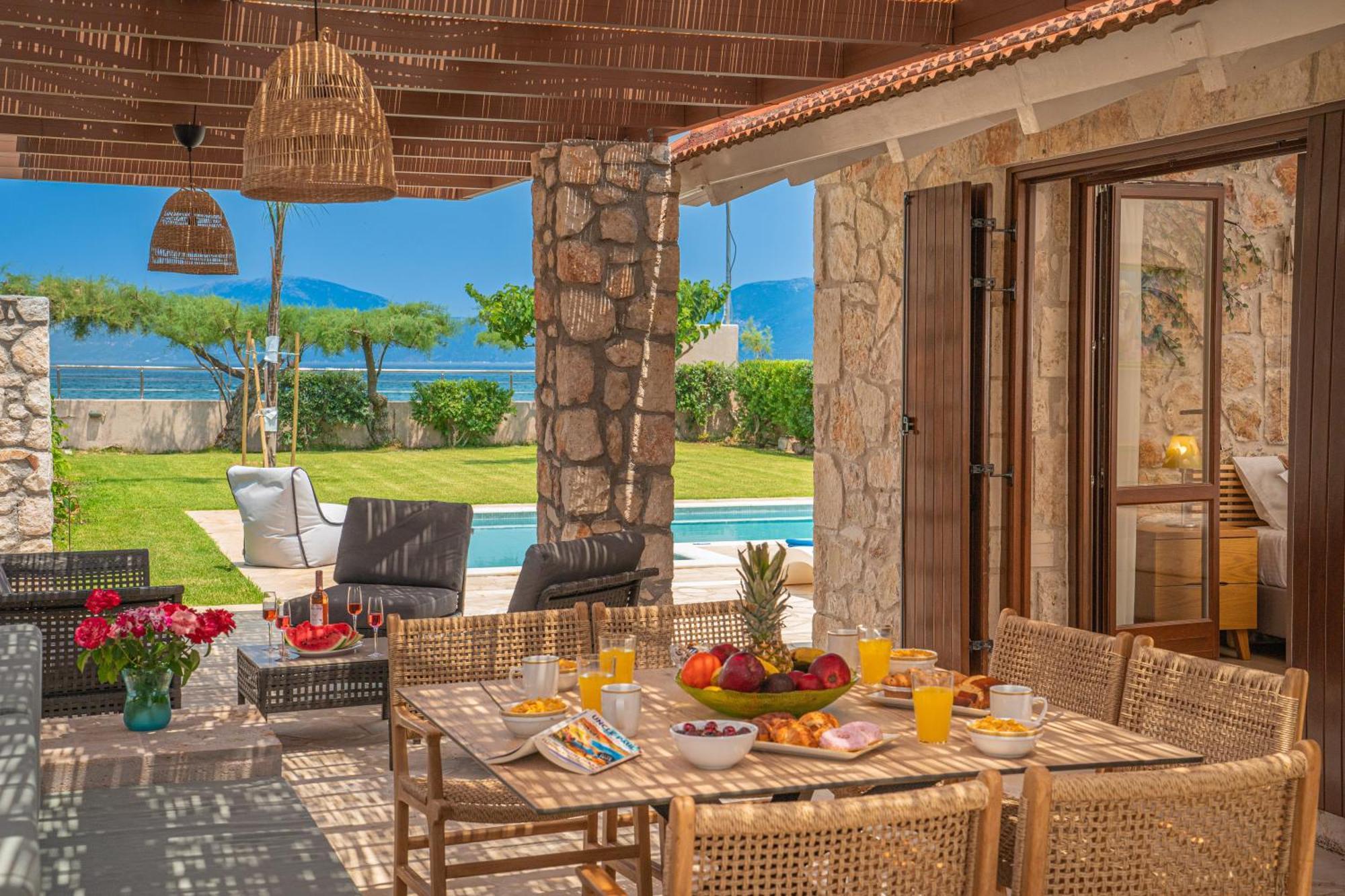 Villa τheano